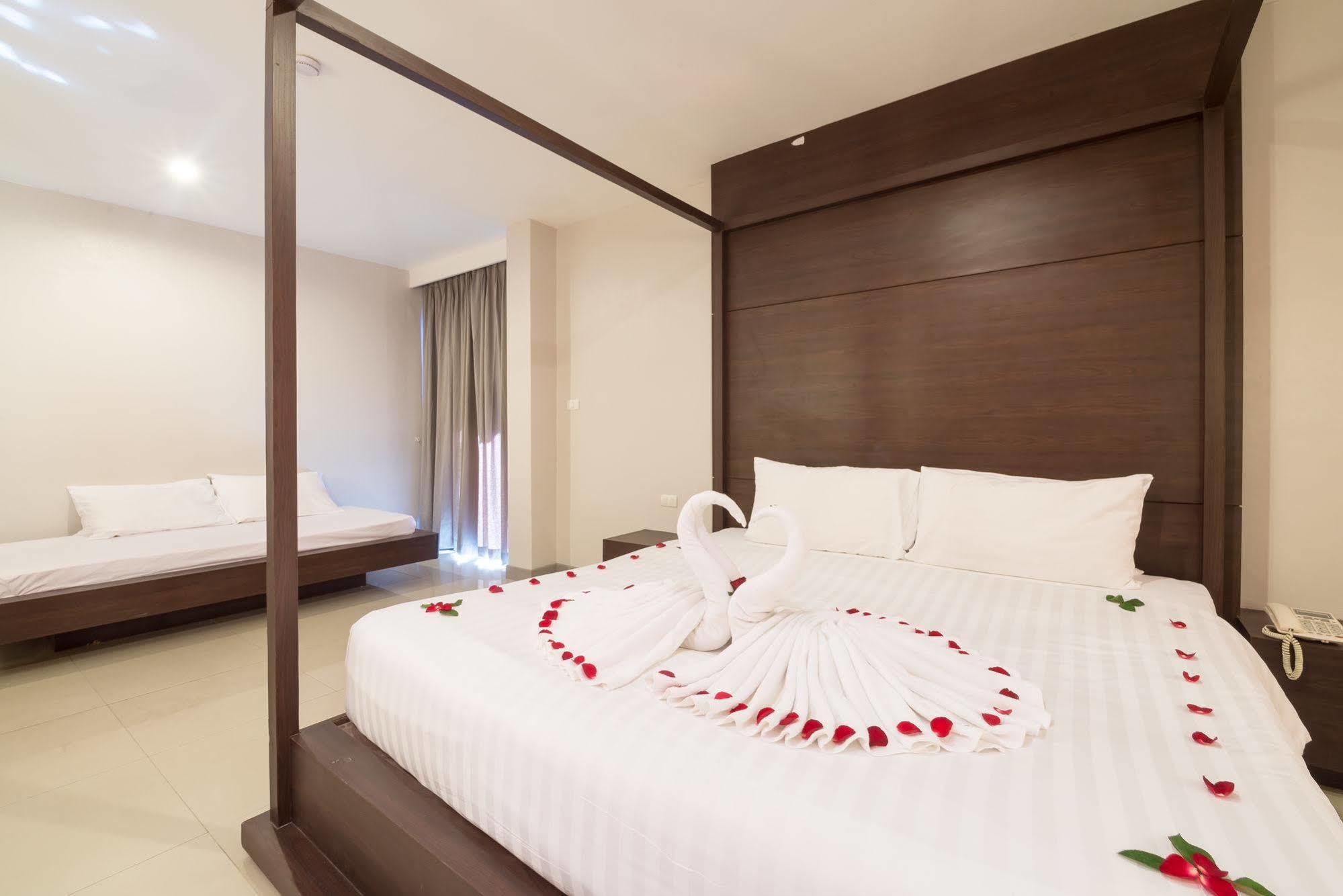 Alfresco Phuket Hotel Patong Kültér fotó