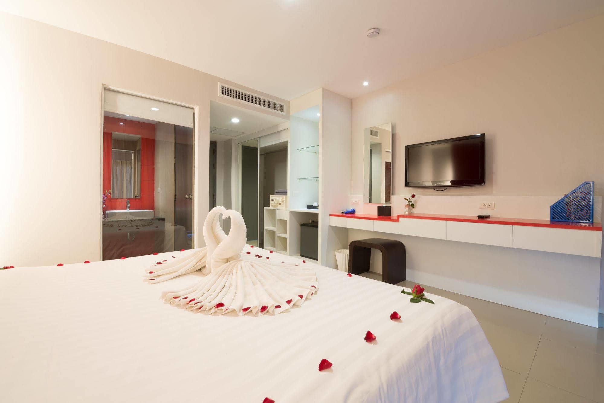 Alfresco Phuket Hotel Patong Kültér fotó